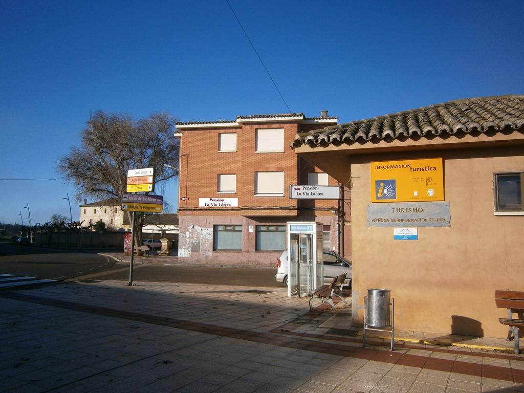 APARTAMENTO Pensión La Vía Láctea Hotel Frómista Quarto foto
